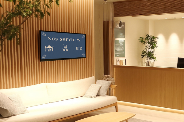 Services proposés par un hôtel sur un écran d'affichage dynamique